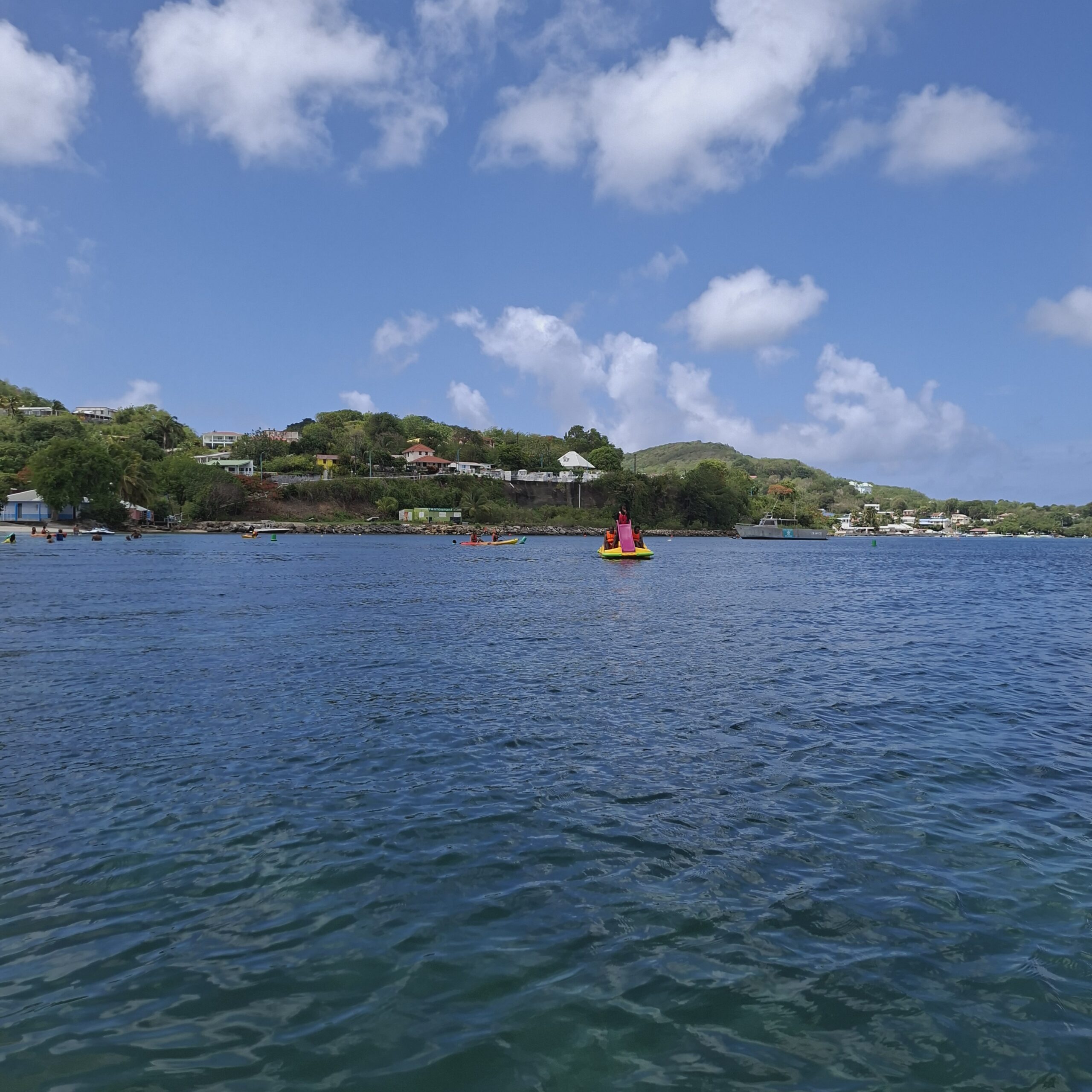 pédalo avec enfants plage familiale Pointe Marin Martinique