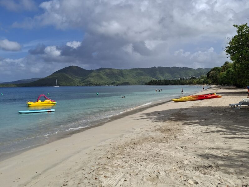 Plage de Pointe Marin à Sainte-Anne : baignade, activités et infos pratiques