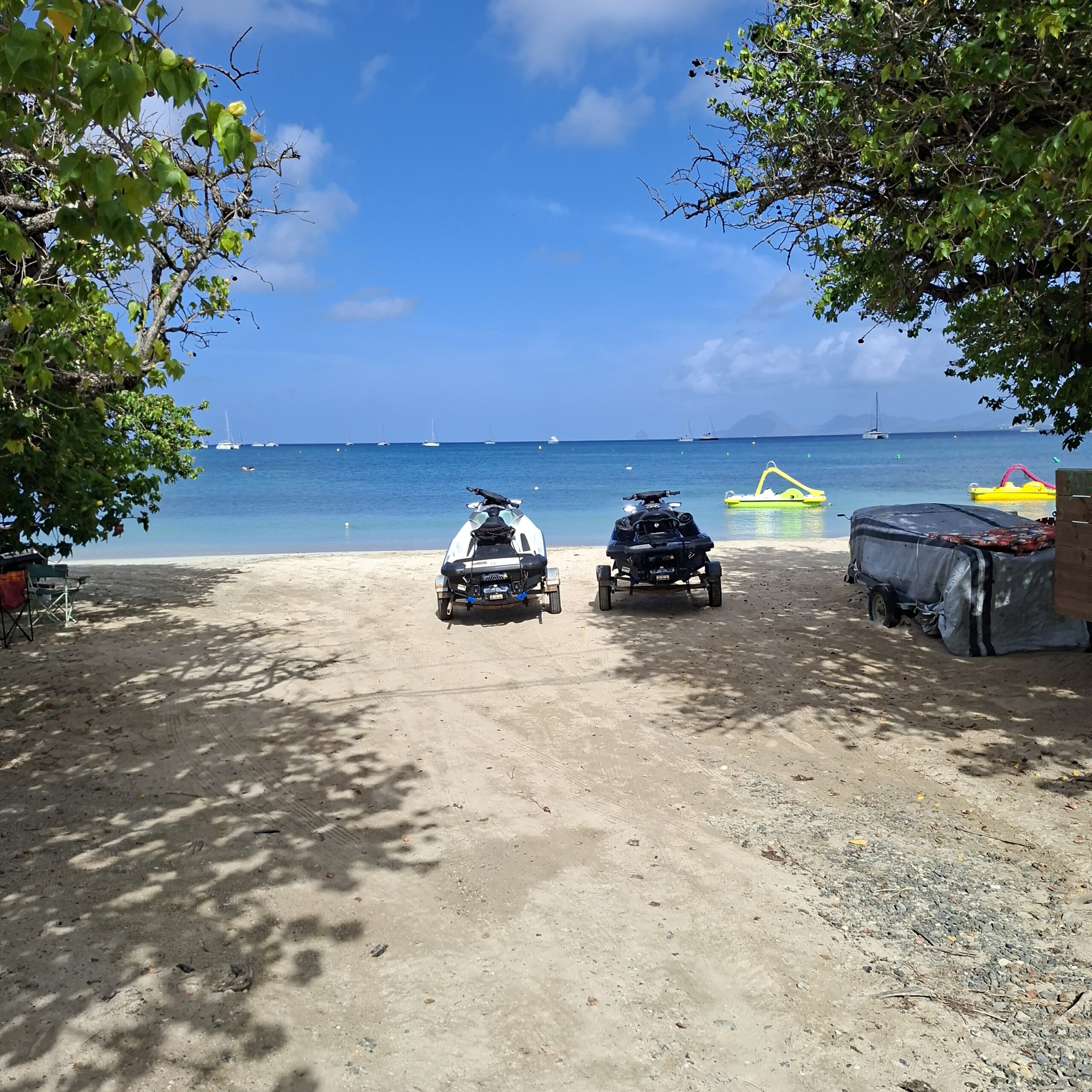 jet-skis et activités nautiques plage Pointe Marin Sainte-Anne