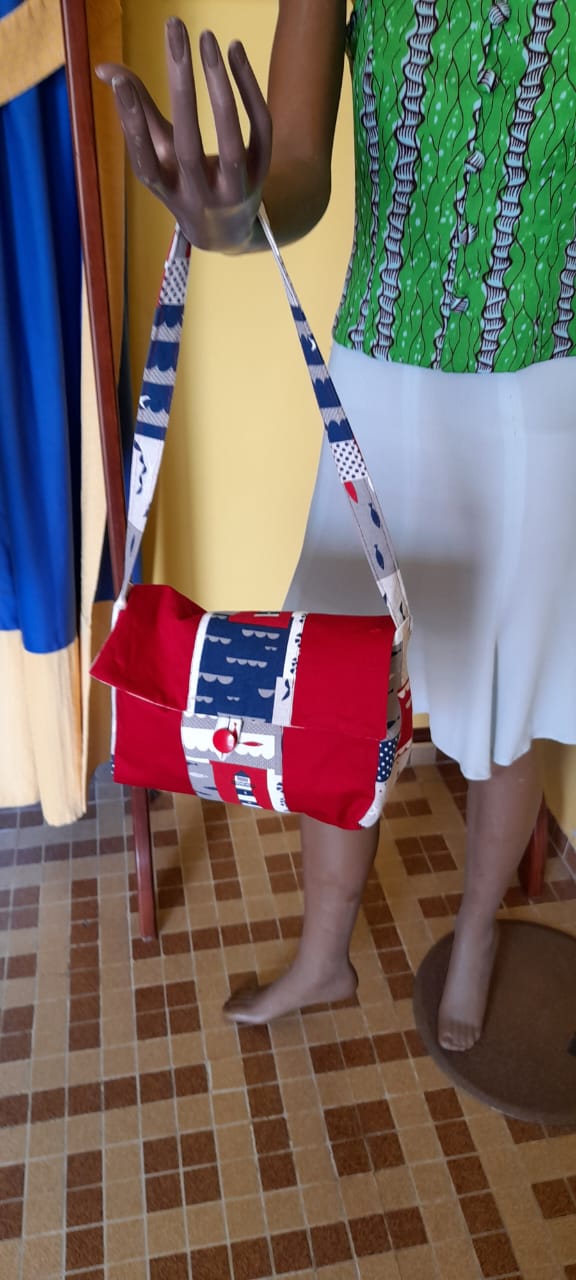 Sac bandoulière rouge en madras traditionnel