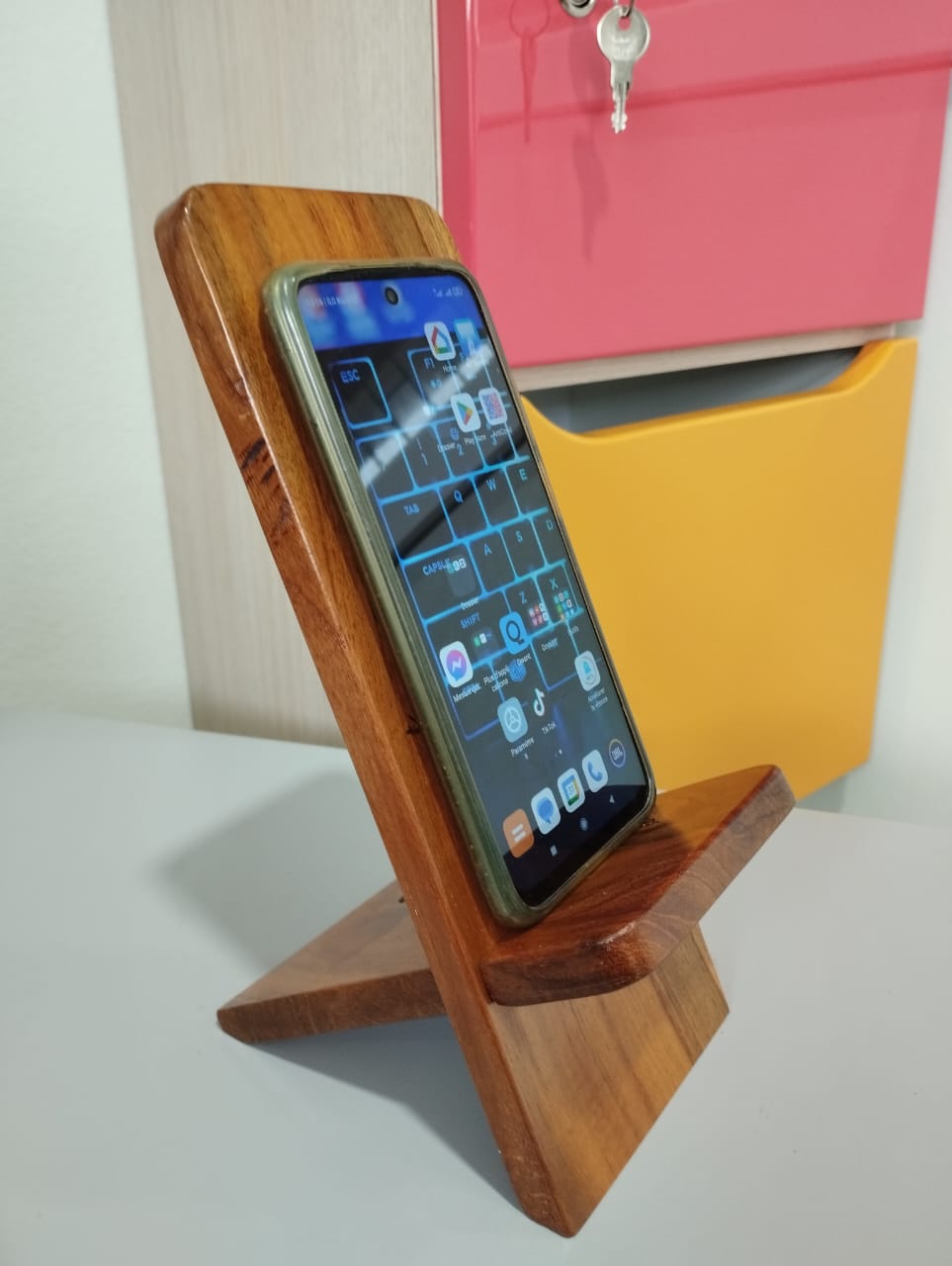 Support de téléphone de bureau en bois fait main